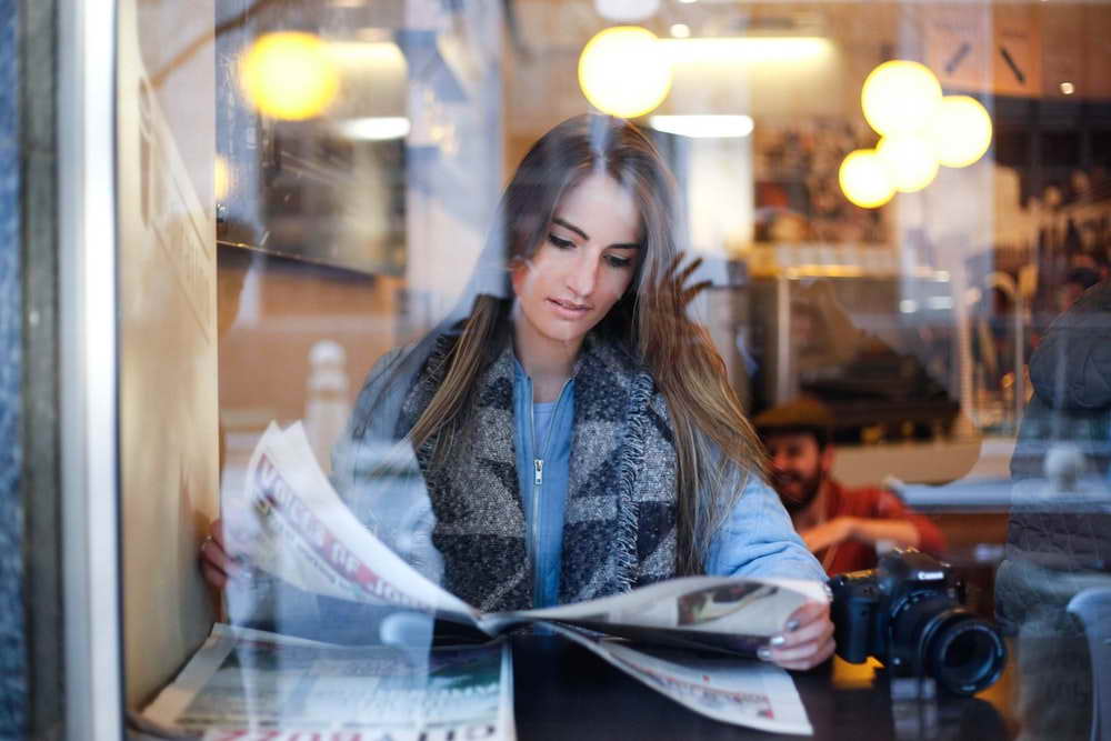 Одна из машин влетела в здание: в центре Кургана в ДТП жестко столкнулись две легковушки. Фото